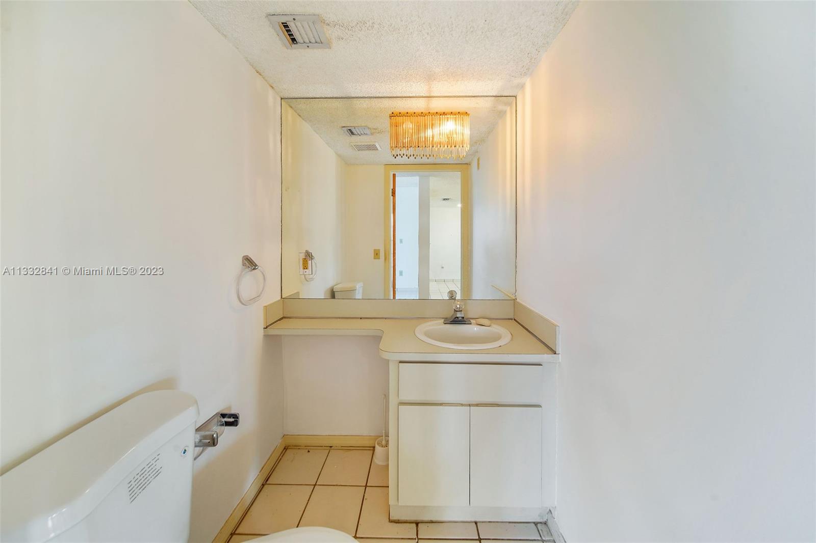 Barthroom 1st floor
