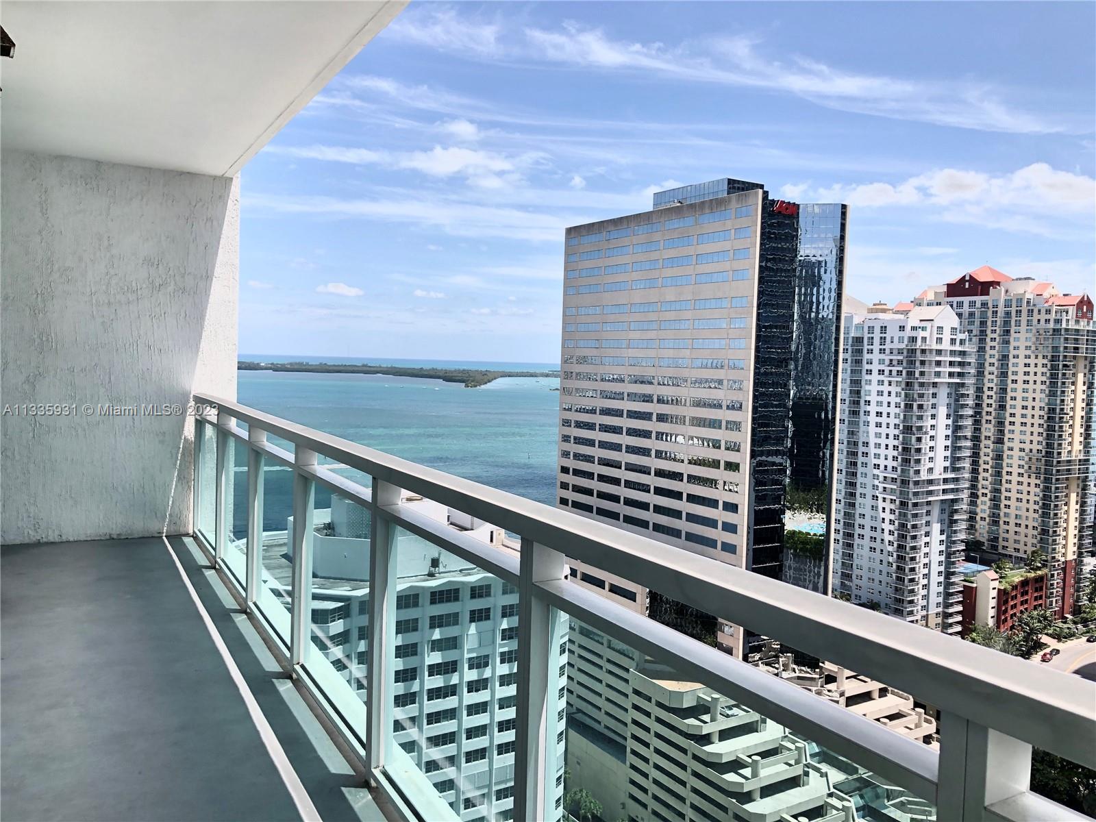Beautiful 2 bed, 2 bath in The Plaza on Brickell. Staineless steel appliances, nice views to the Bay and pool deck. In
the heart of Brickell close to restaurants and shopping centers.