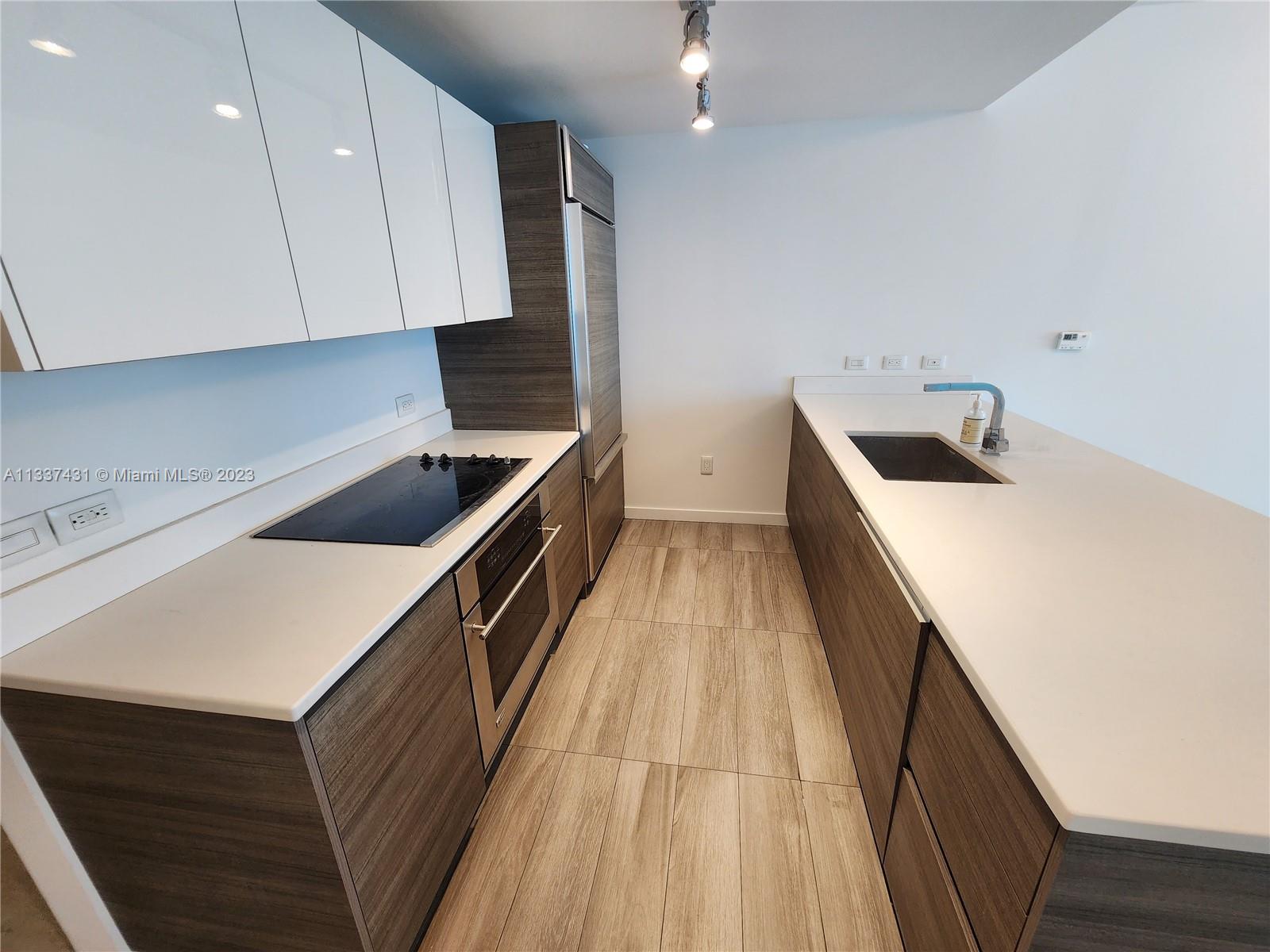 SPECTACULAR 2 BED 2 BATH RESIDENCE AT MILLECENTO IN THE HEART OF BRICKELL. FEATURING TOP OF THE LLINE APPLIANCES, NICE FLOORS, AND GREAT VIEWS! BUILDING WIHT FULL AMENITIES! WONT LAST!