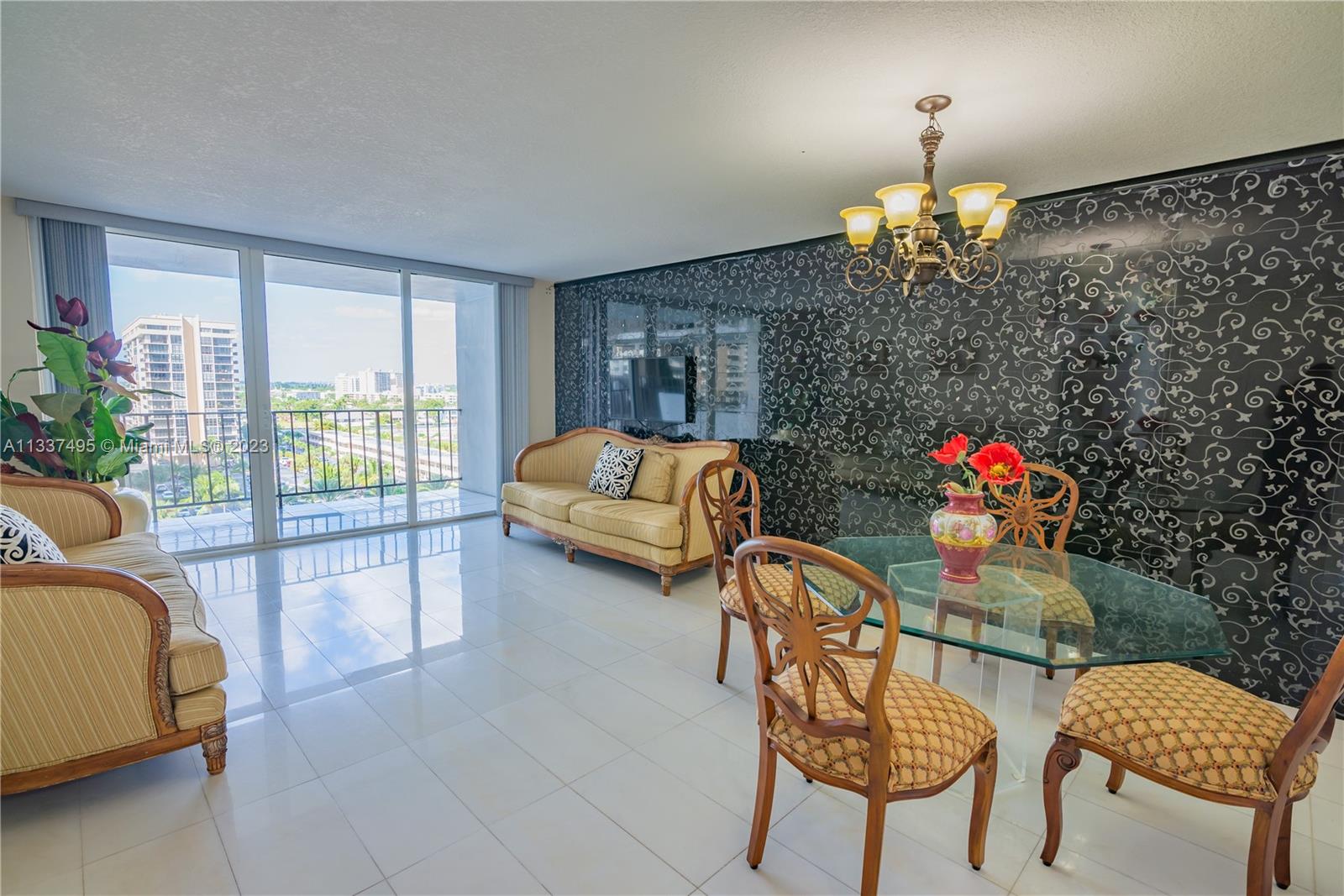 LIVING ROOM / DINING ROOM WITH INTRA COASTAL WATERWAY BOATING SUNSET MANSION OCEAN TERRACE LOCATION VIEWS