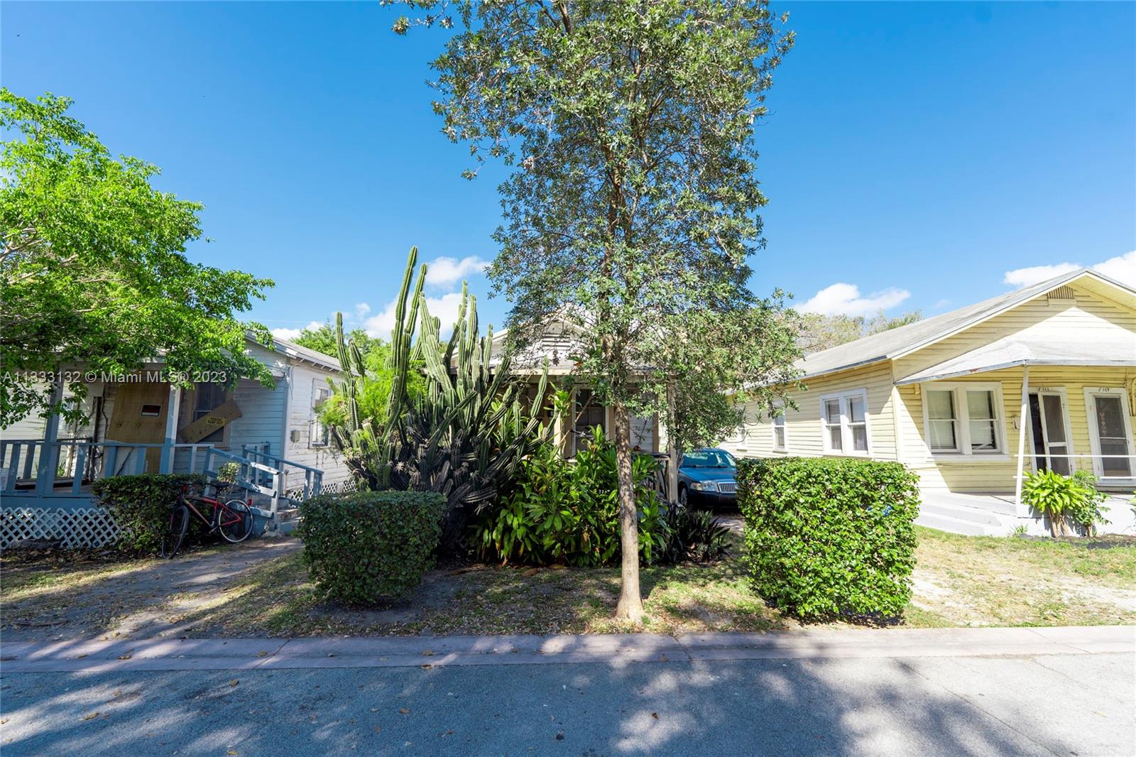 Duplex in Coral Gables steps away fromThesis Hotel on South Dixie Highway and Merrick Park. $13,800 yearly income,