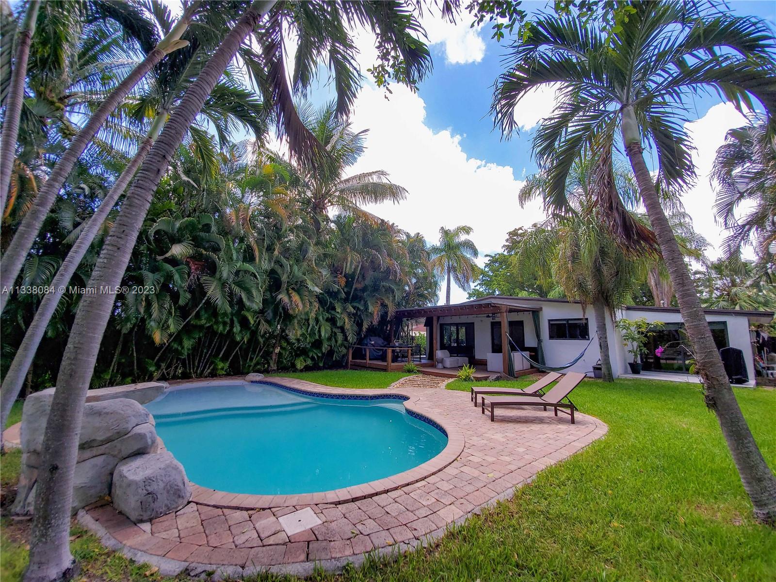 beautiful backyard, coconut trees, pool, 2 decks, lake access