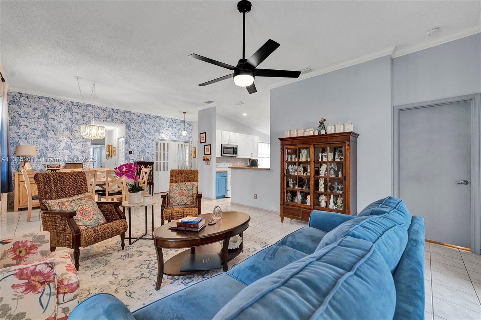 Listing Photo 11