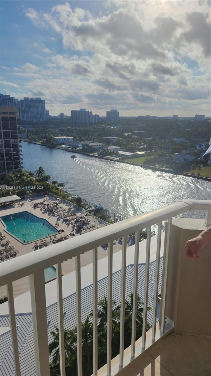 THIS COULD BE YOU see MIAMI ,boats,,pools..ocean..bay boats etc