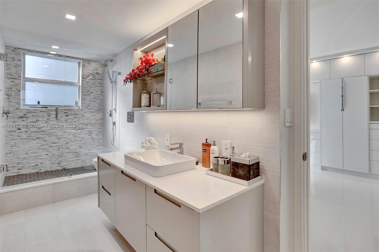 Luxurious On-suite Bathroom, Quartz, Glass, Mosaic