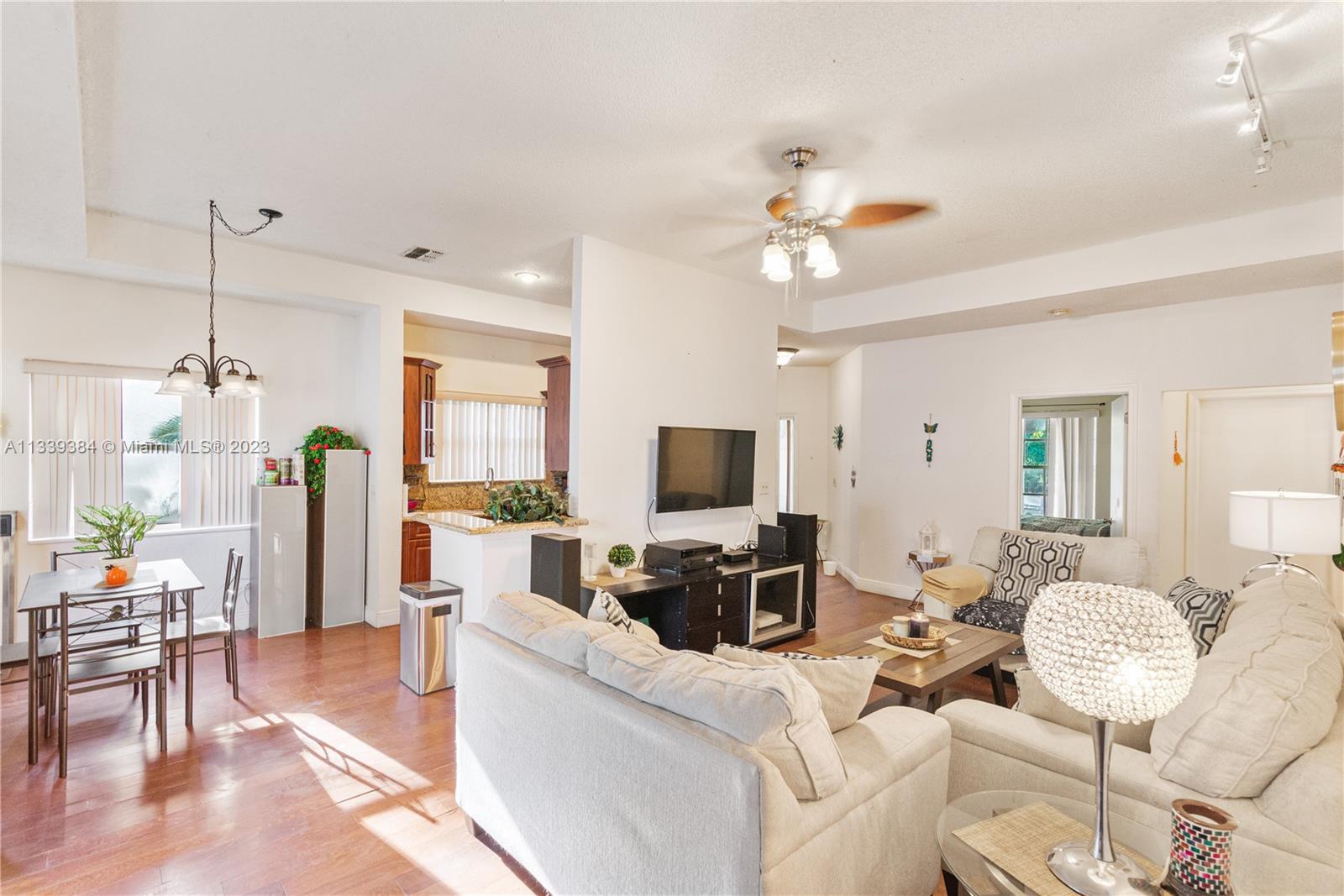 Listing Photo 11