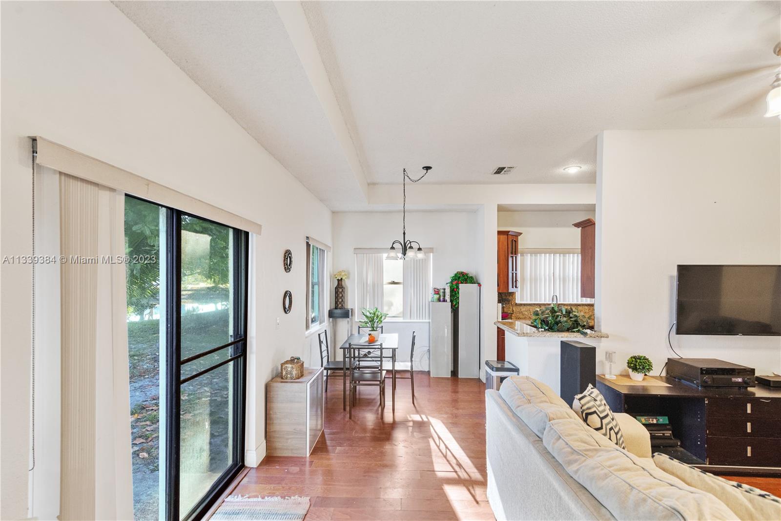 Listing Photo 12
