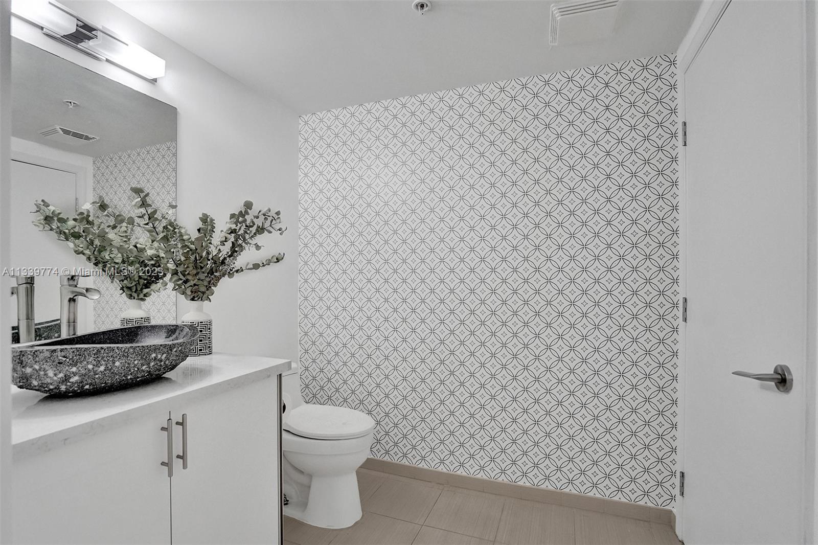 Downstairs half bath w/closet