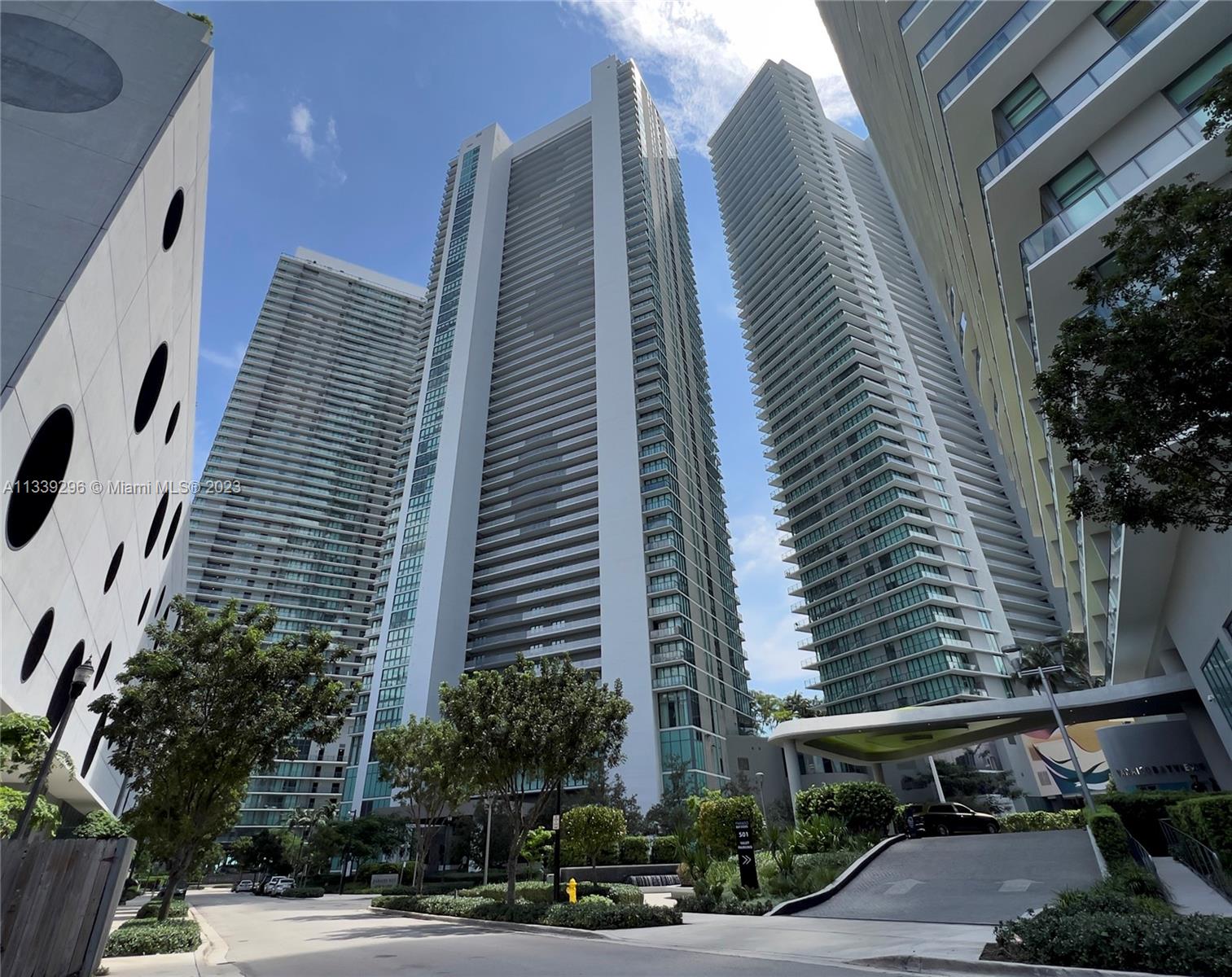 Breathless apartment in the amazing Paraiso bay features 3 beds 3.5 baths with private entry elevator. The unit offers an 8 deep balcony area in which you can enjoy the amazing views of Miami. Located in Edgewater. Rentals period are minimum 3 months although owner prefer one year period rentals.
