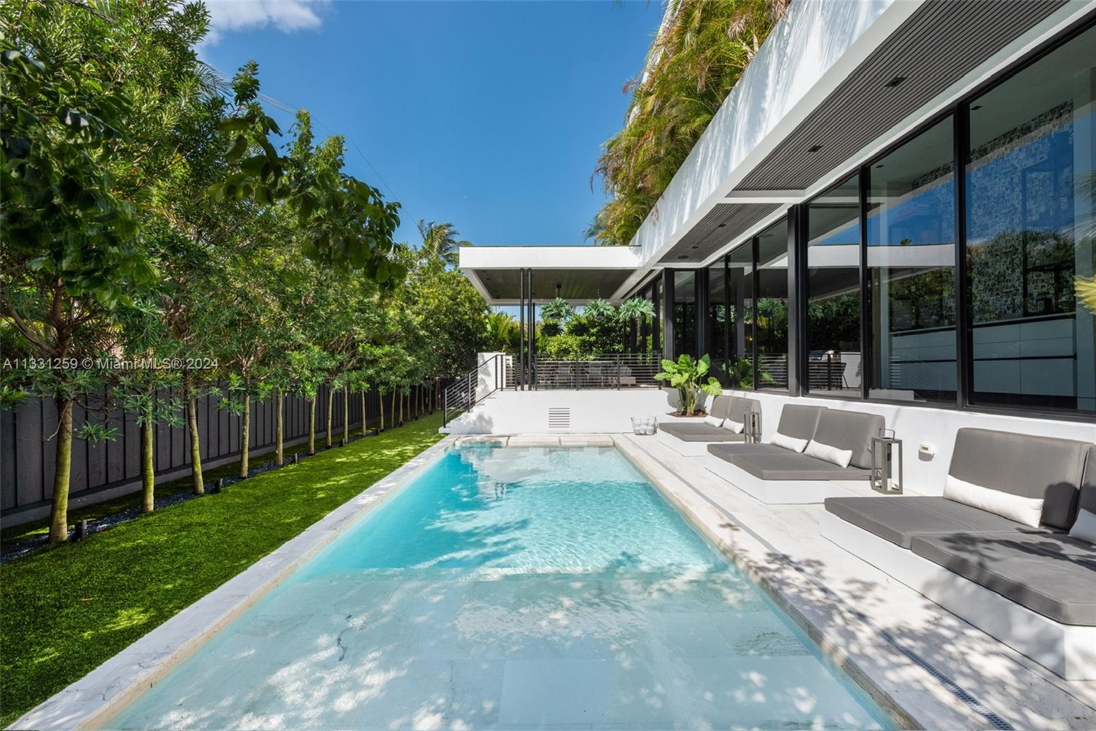 Amazing opportunity to own this brand new property in prestigious Key Biscayne. This custom built, modern master piece, two-story home features extremely spacious living areas boasting 11' ceilings, 5-BR, 5-1/2 Baths and high-end finishes and appliances. Pool, covered terrace with dining & BBQ areas, all amidst magical landscaping.
READY TO MOVE BEFORE MID-2024.