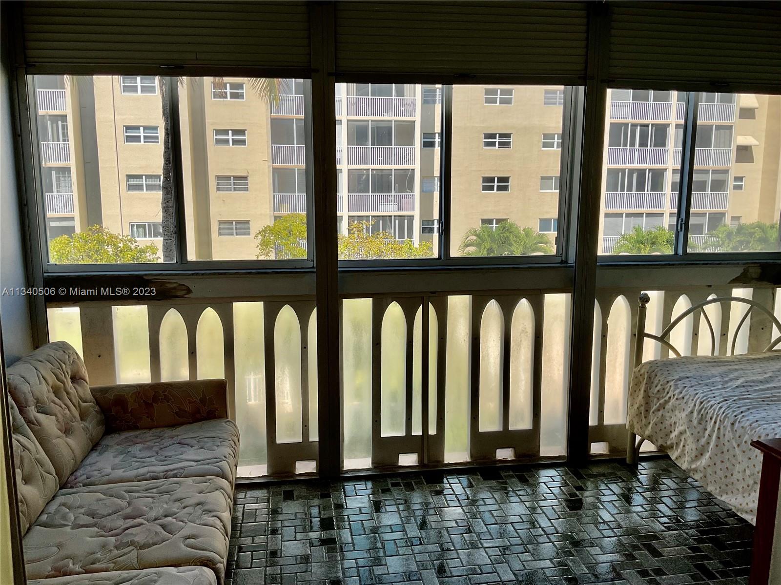 Balconu/Guest room