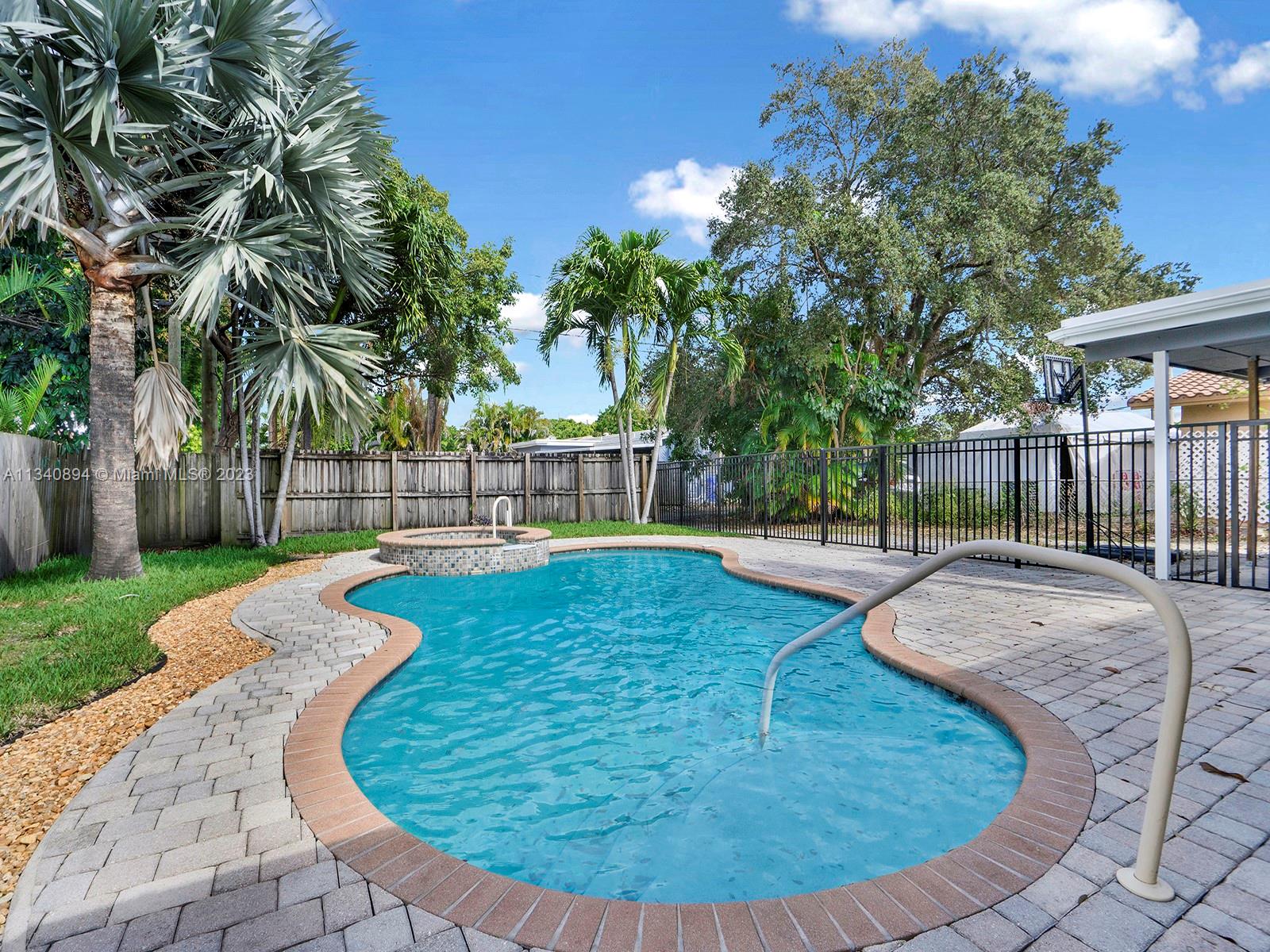 4007 W Park Rd  For Sale A11340894, FL