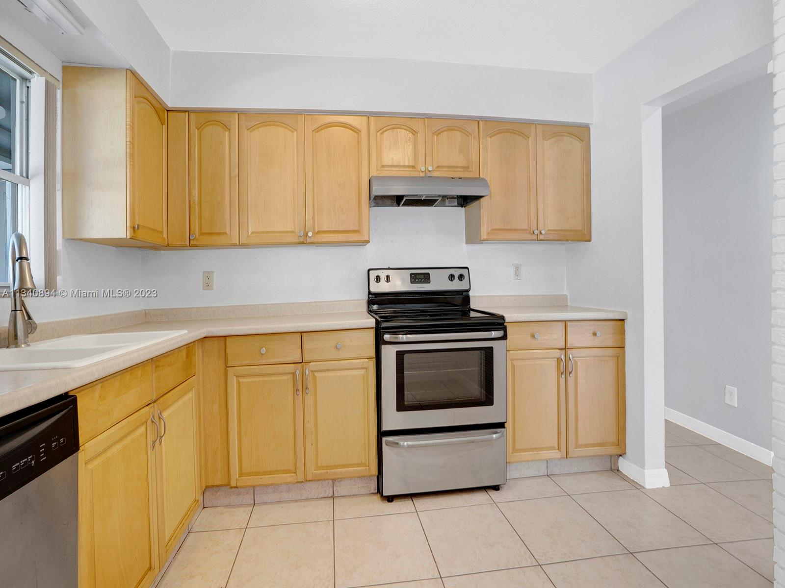 Listing Photo 12