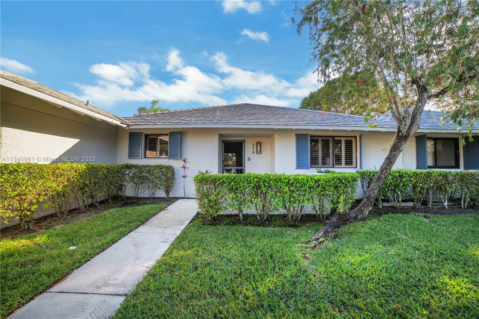 315 Club Dr 315, Palm Beach Gardens, FL 33418