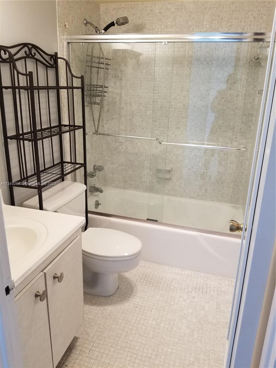 shower and bathtub bath fitters type tub