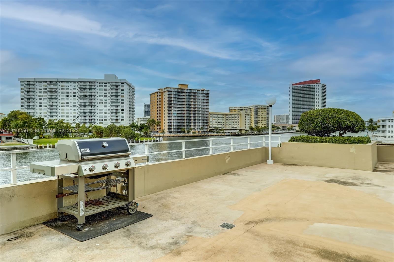 BBQ and sun deck to enjoy across street bayside ..