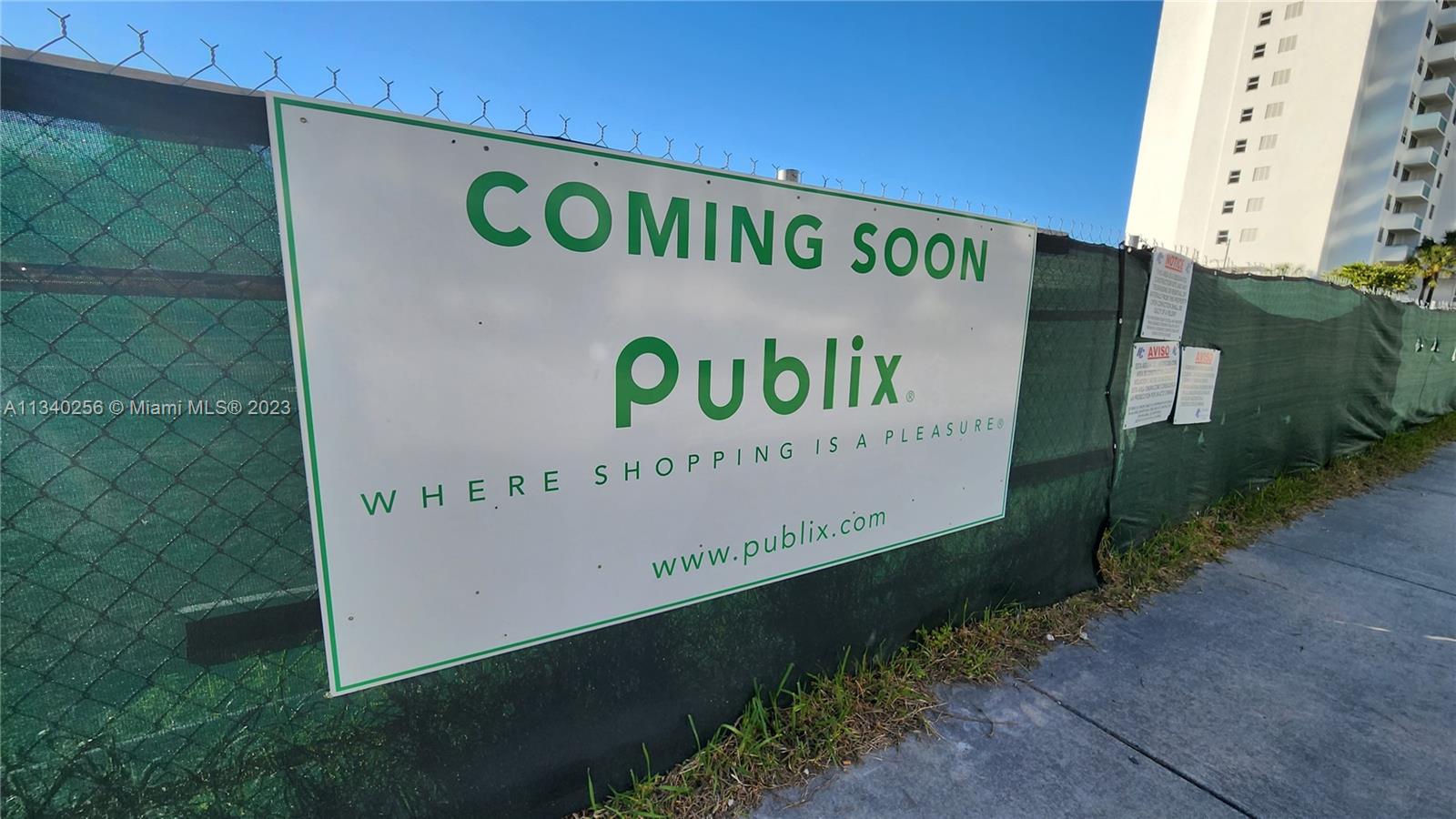 publix grocery etc onocean drive can walk 10 minutes or drive has marina coming too