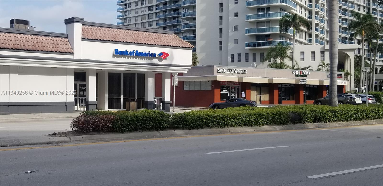 walking distance to banks,restaurants,7Eleven,Publix supermarket coming