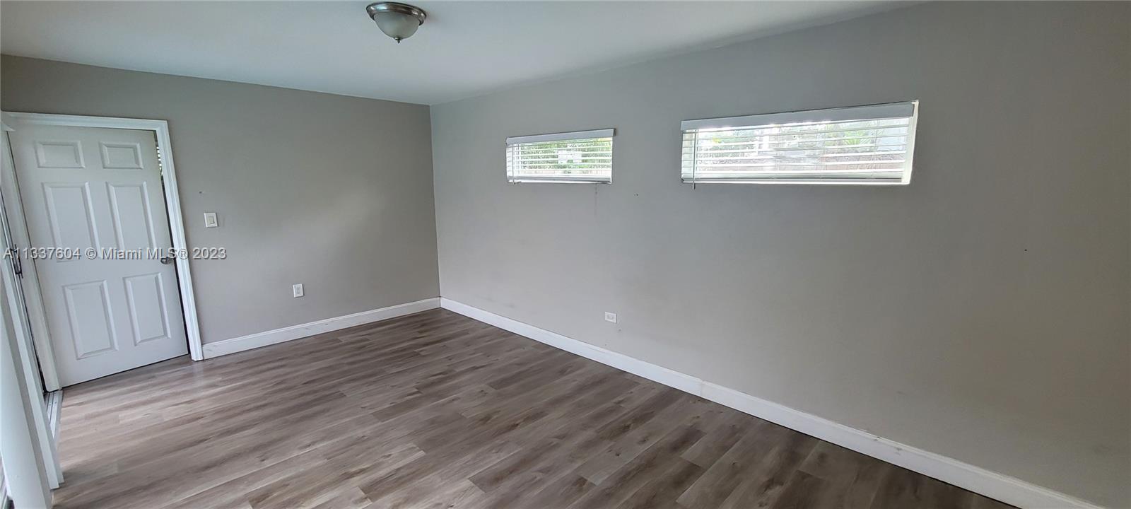 Listing Photo 12