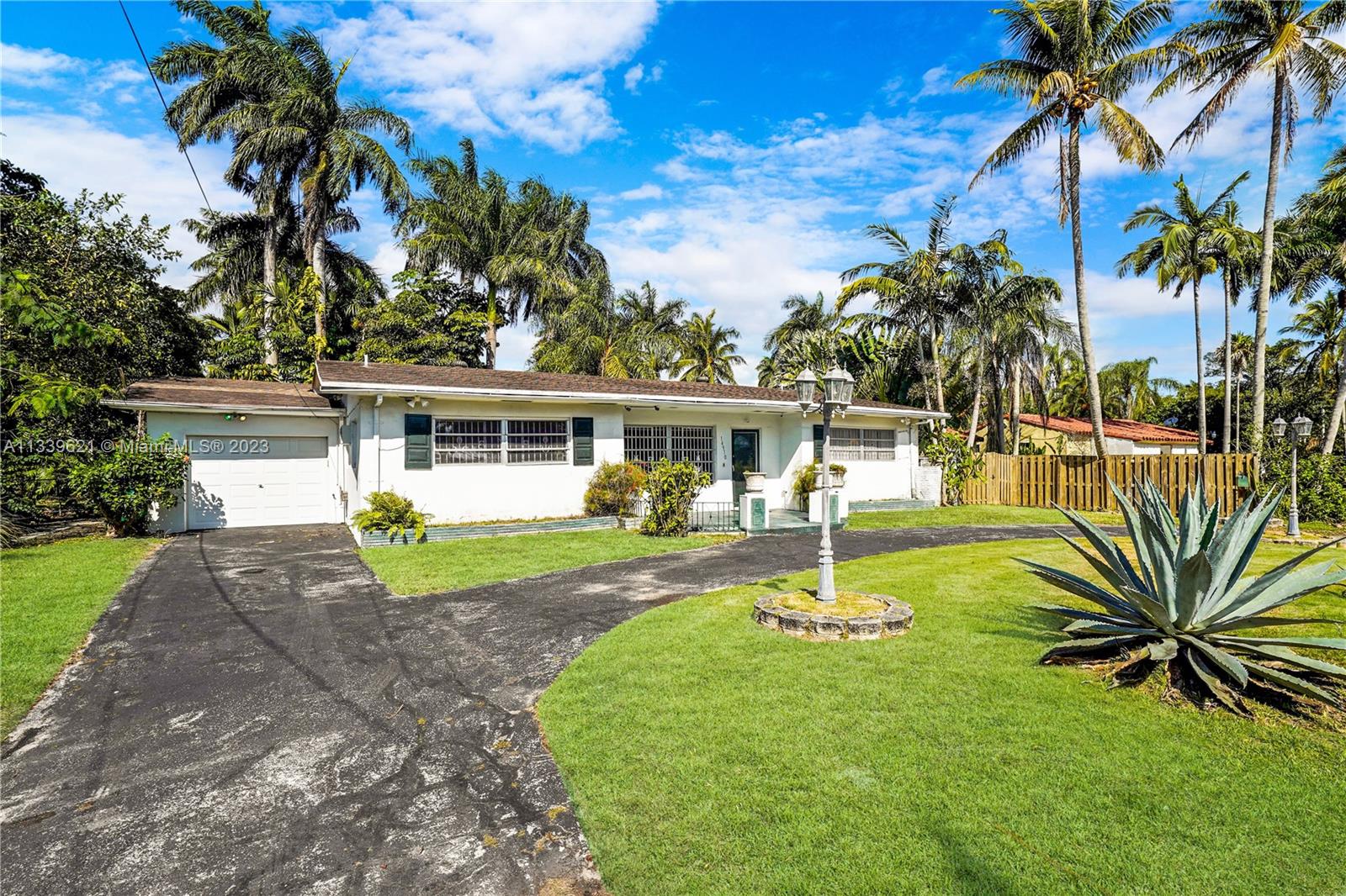 14910 N Spur Dr  For Sale A11339621, FL