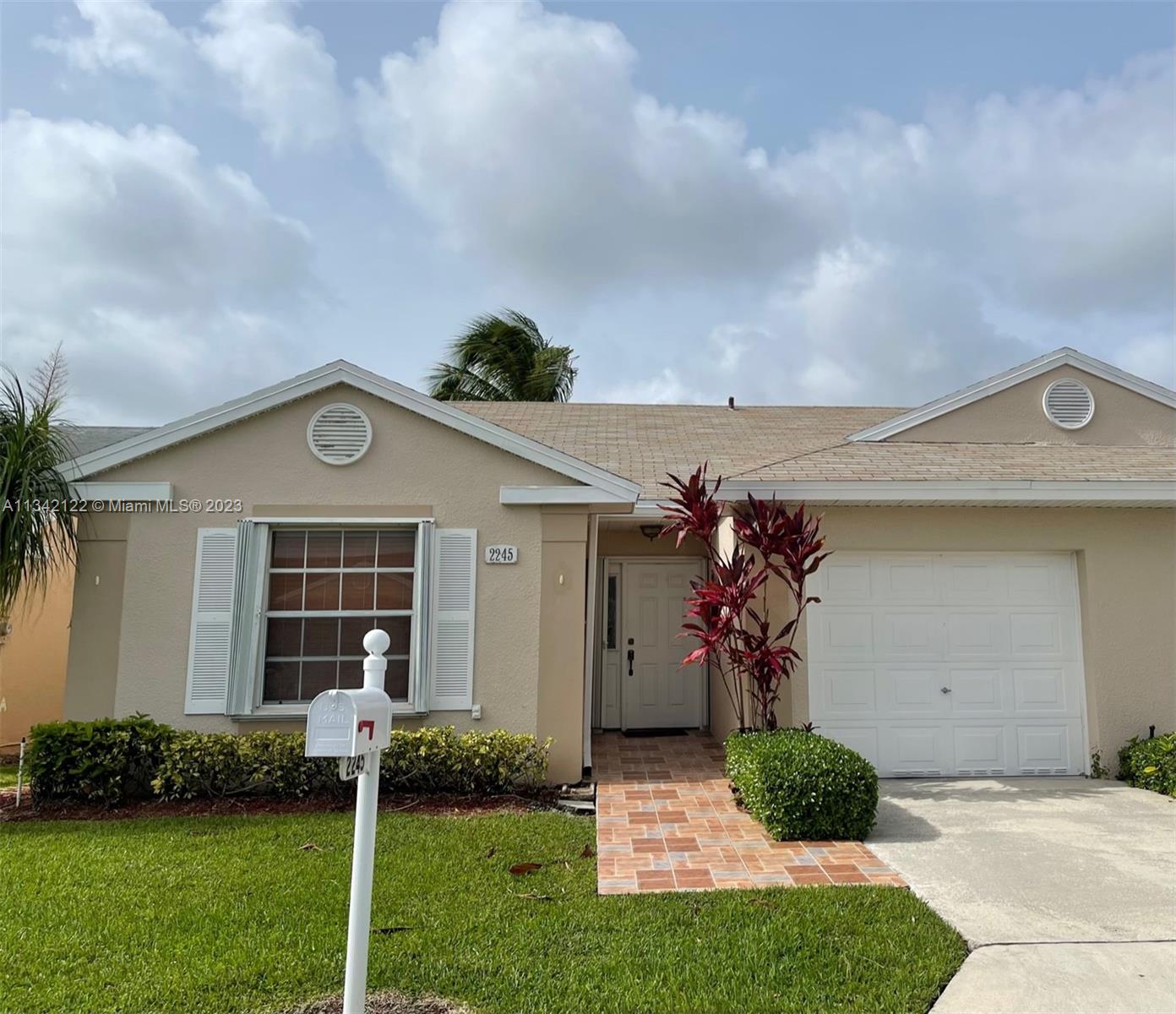 COZY 2 BR/ 2 BA HOME W/ 1 CAR GARAGE IN DESIRED GATED COMMUNITY OF NORTH GATE @ KEYS GATE. THIS HOME OFFERS AN OPEN FLOORPLAN W/ LAMINATE FLOORING IN LIVING AREA, SPLIT BEDROOMS & LARGE WRAP AROUND SCREENED PATIO. AREA RENT INCLUDES; ATT UVERSE CABLE & INTERNET, ALARM, SECURITY, TRASH, LAWN MAINTENANCE AND ACCESS TO ROYAL PALM CLUBHOUSE.