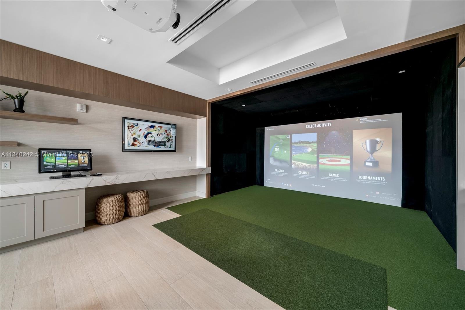 GOLF SIMULATOR