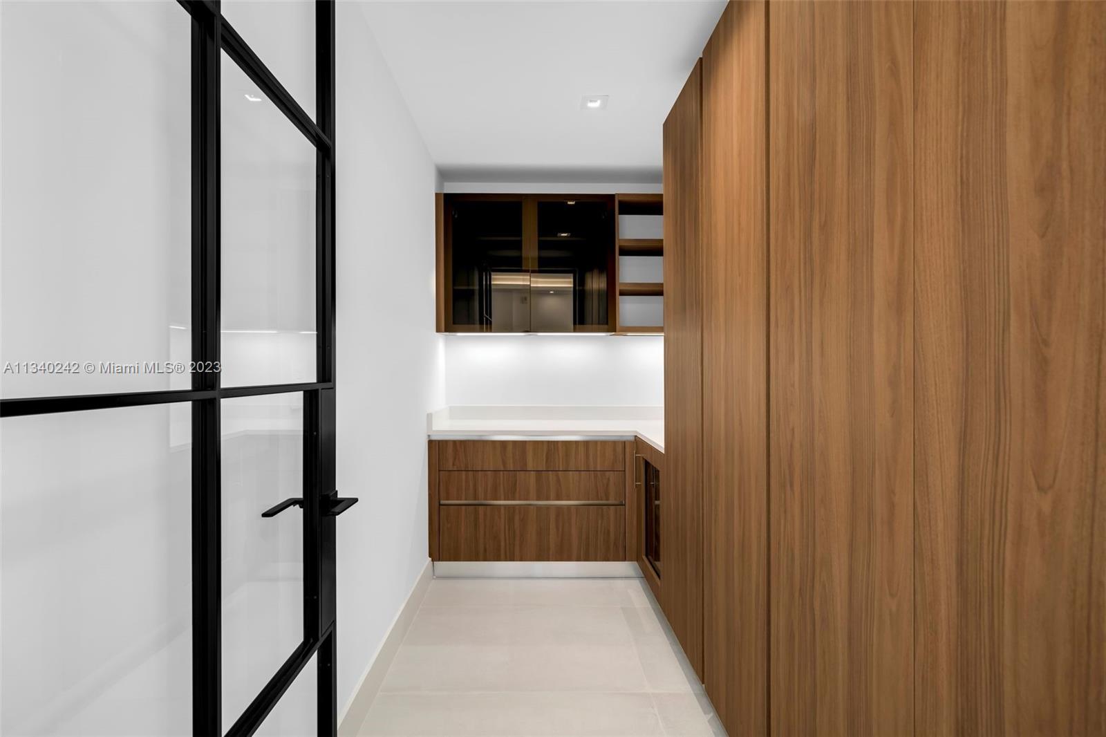 BAR/PANTRY