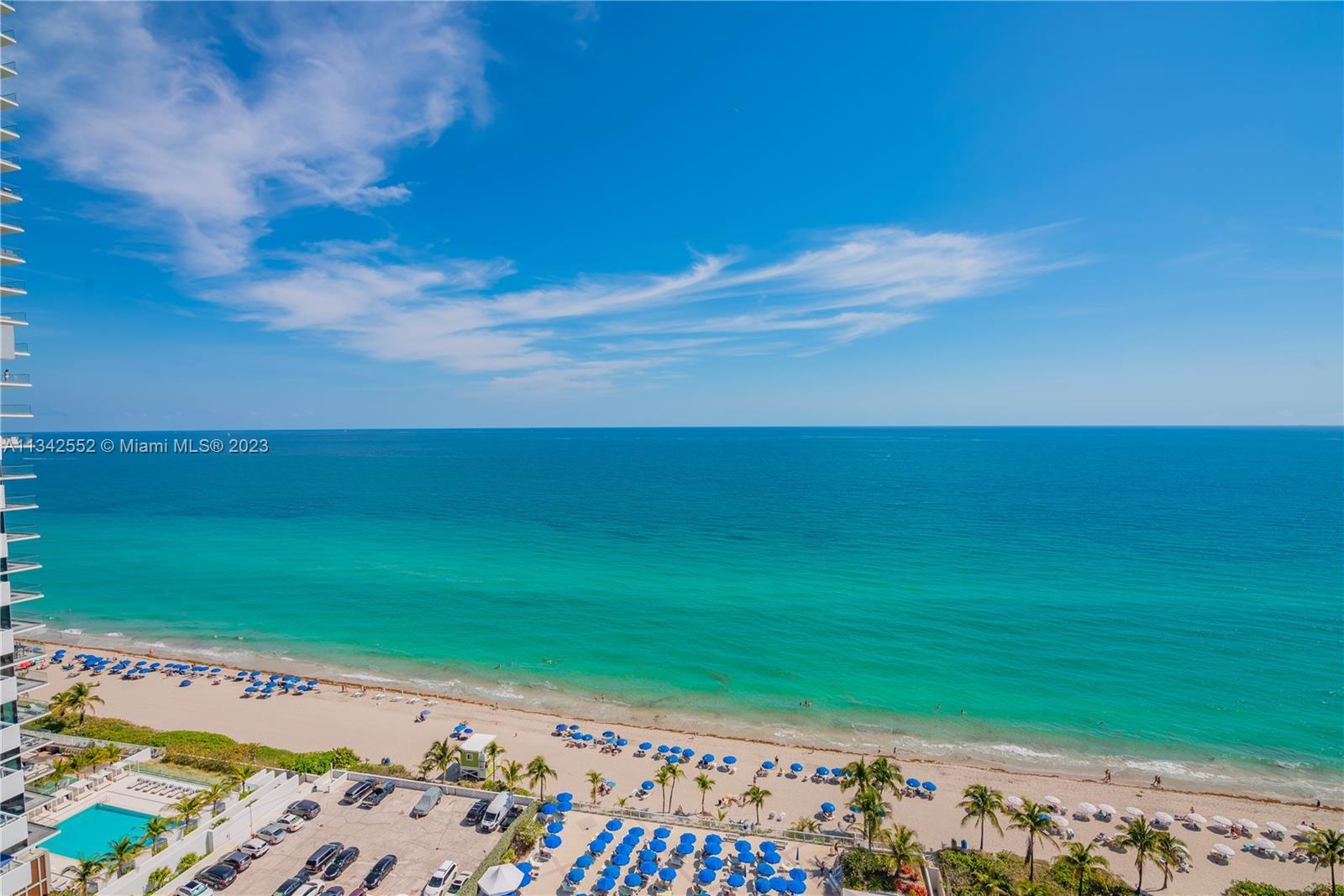 FULL SUNNY BEACHFRONT TERRACE VIEWS