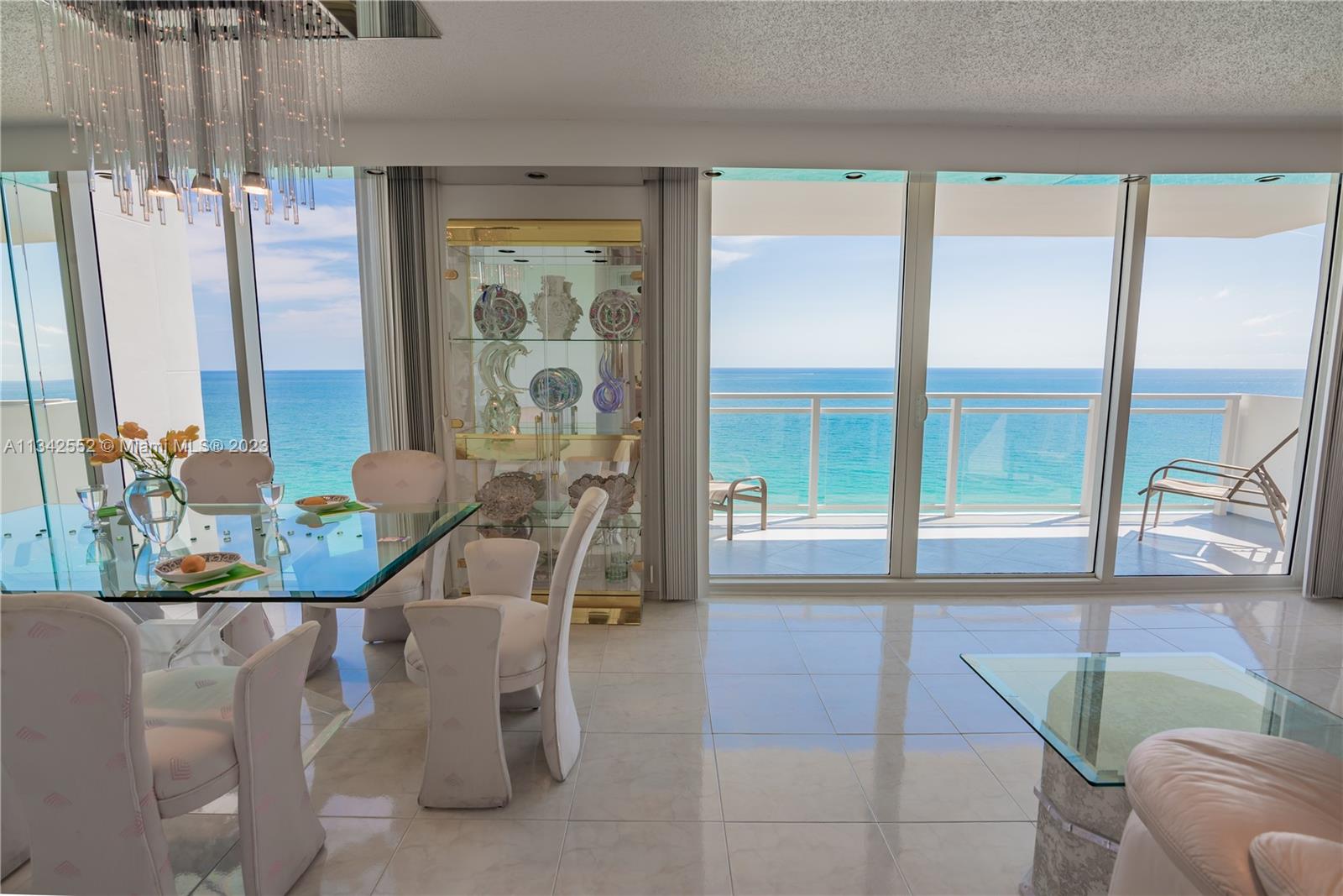 DINING ROOM LIVING ROOM DIRECT OCEAN LOCATION VIEWS