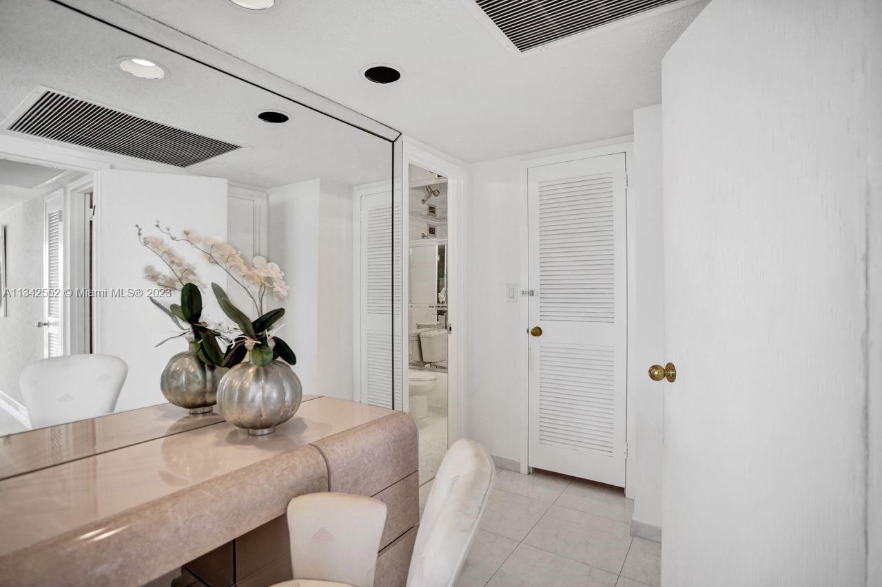 MASTER BEDROOM VANITY DRESSING AREA