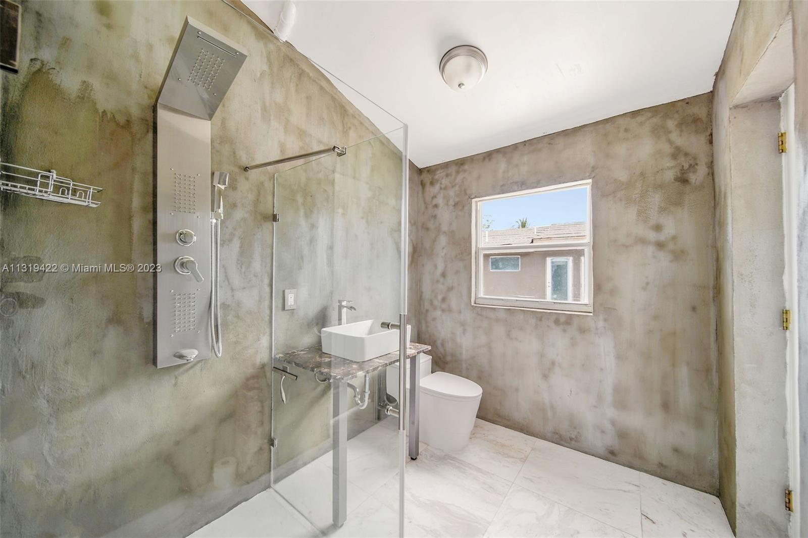 Listing Photo 10