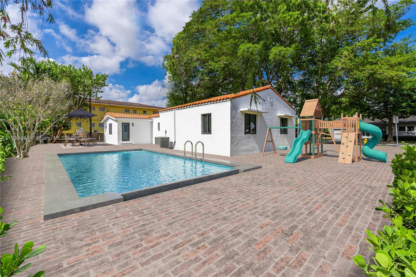 810  Cortez St  For Sale A11338091, FL
