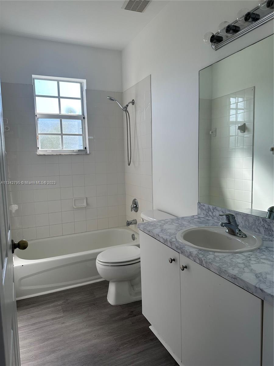 1720 NE 33rd Ave 201-5