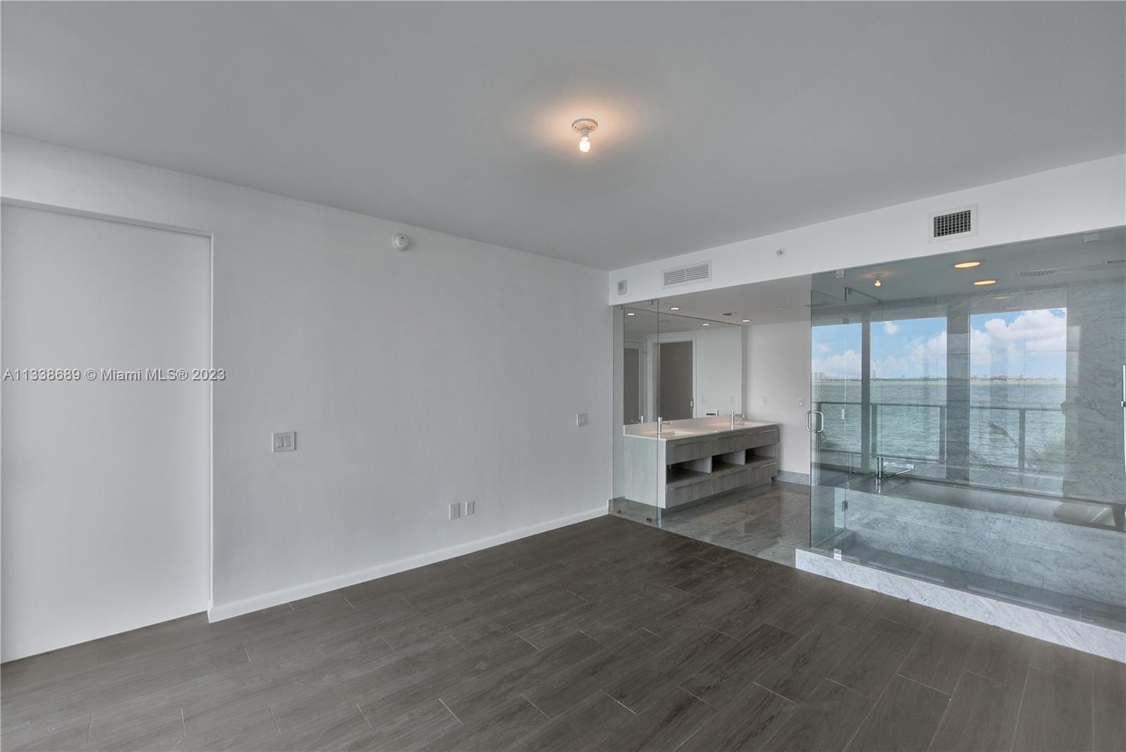 Master Bedroom & Bathroom