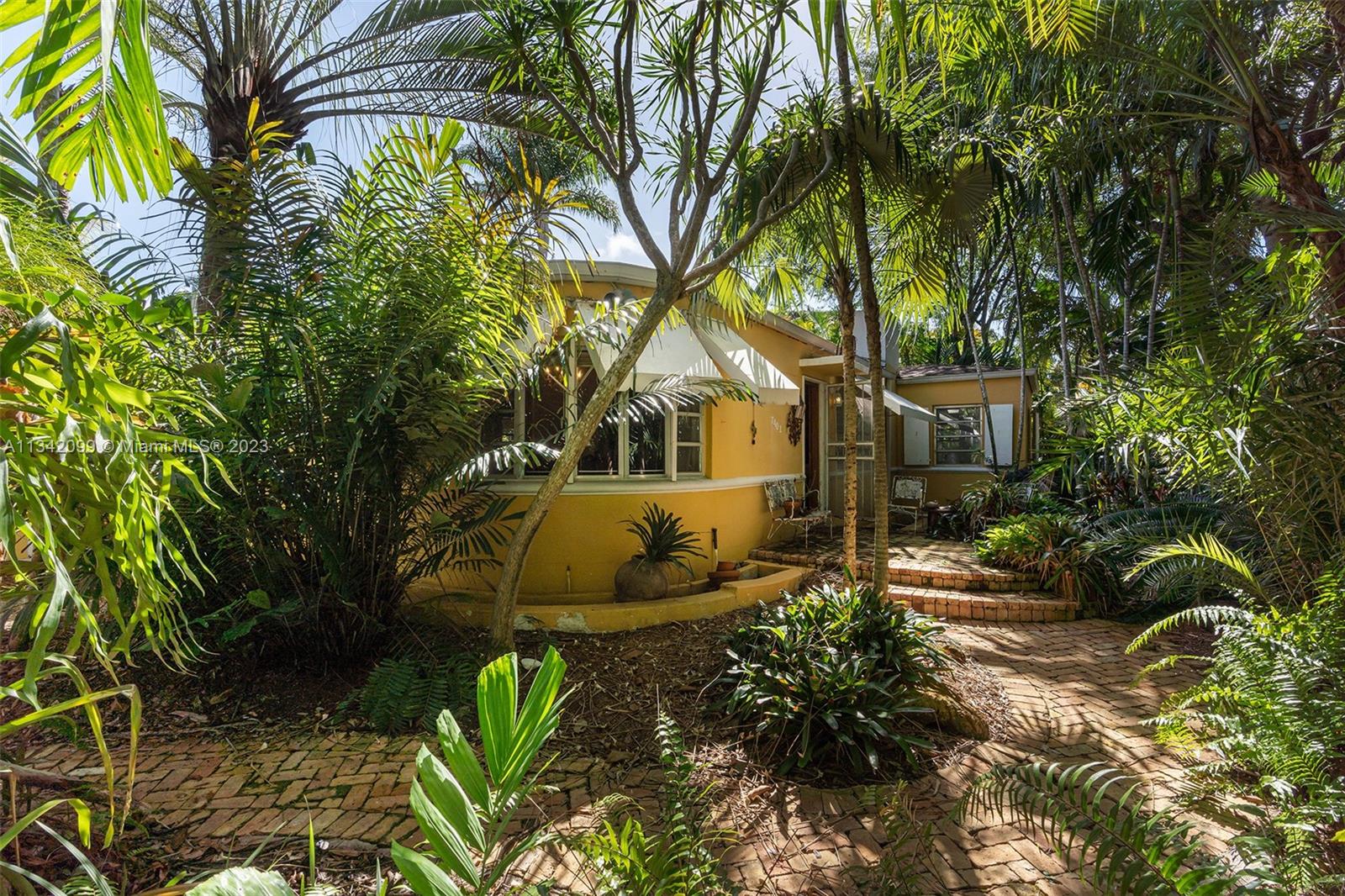 7401 SW 54th Ave  For Sale A11342099, FL