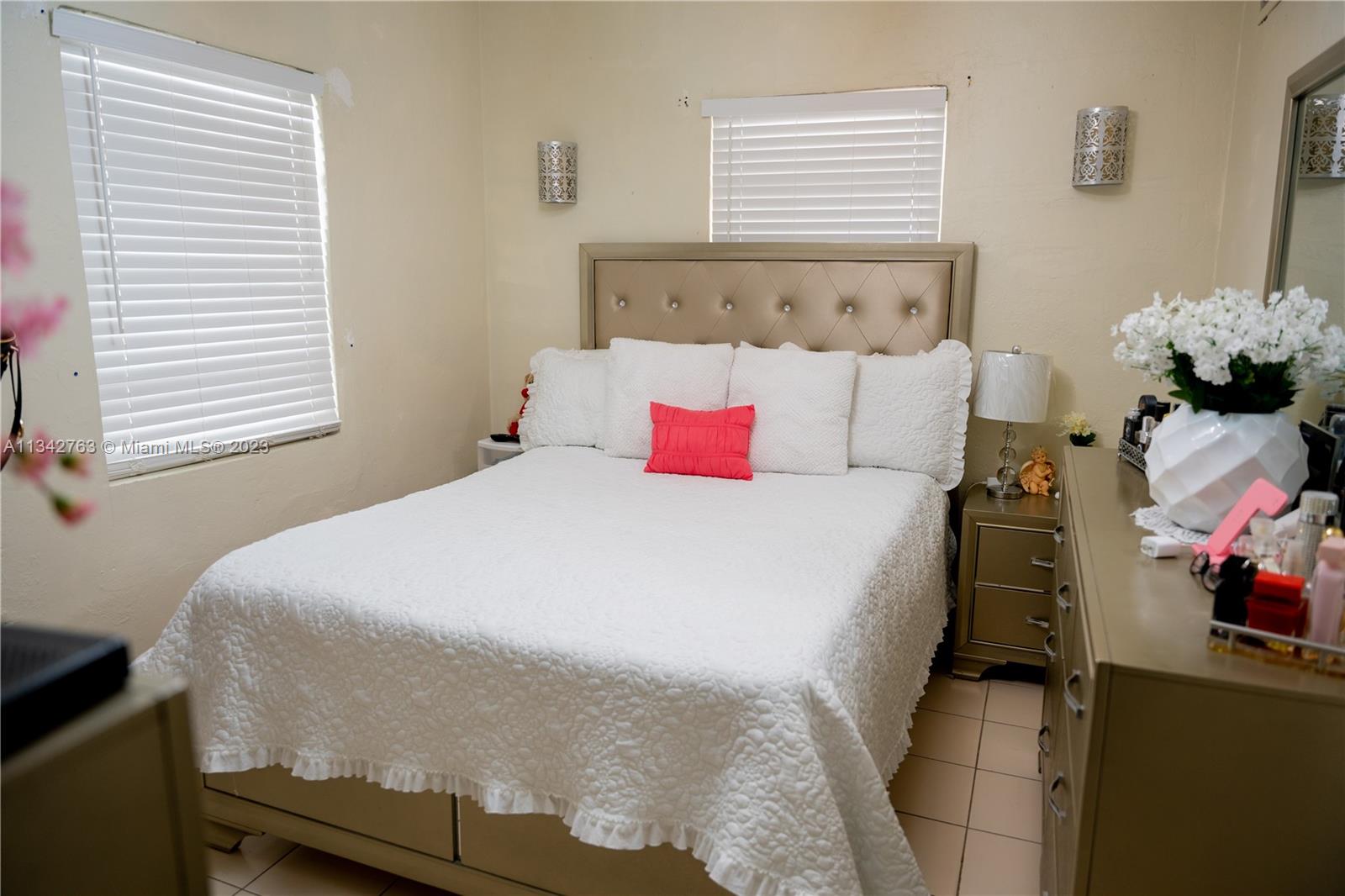 Listing Photo 12