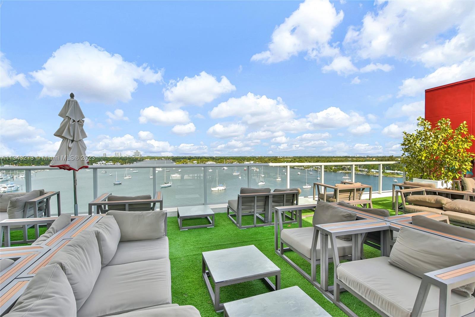 Intracoastal views / Rooftop