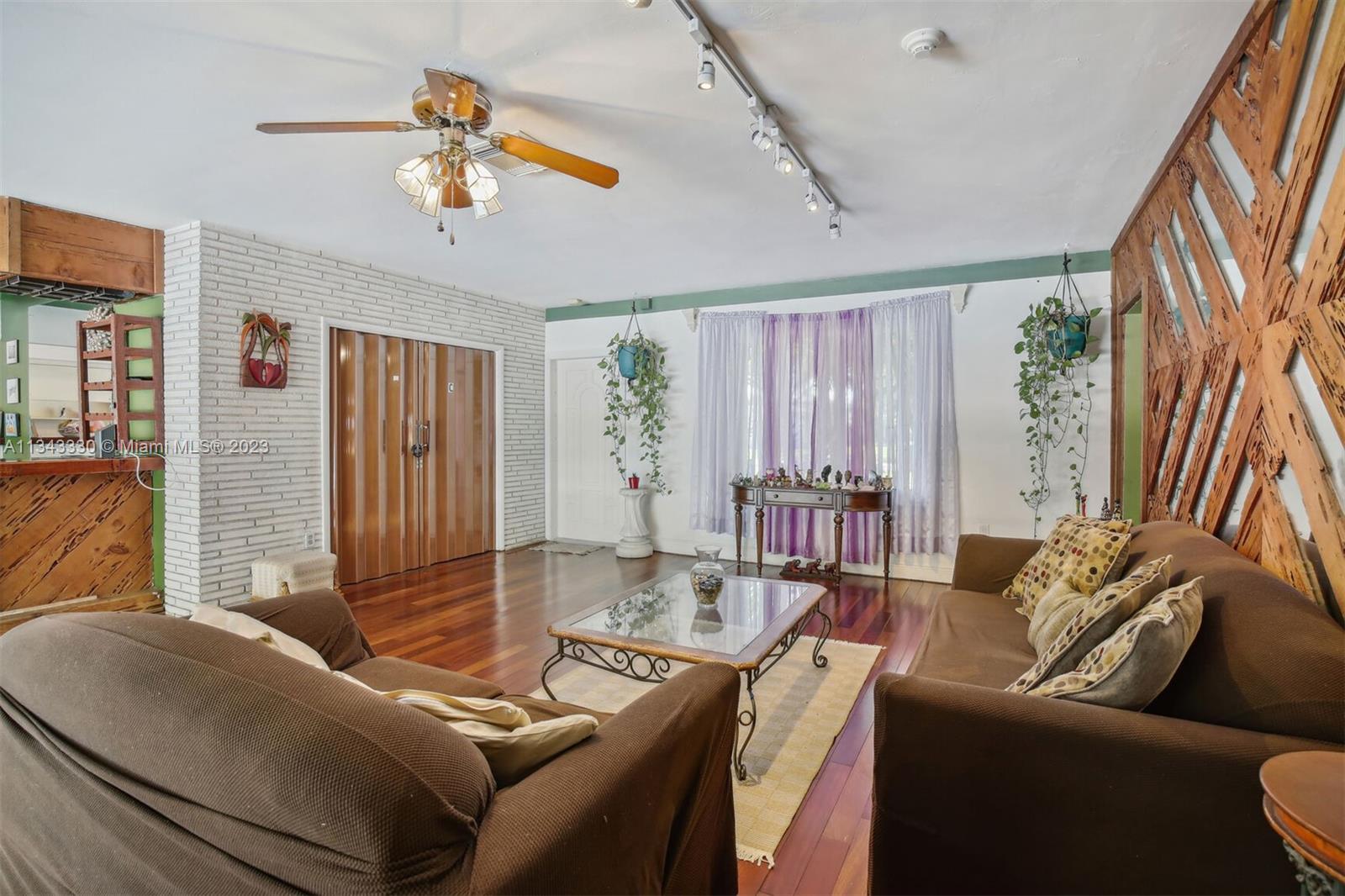 Listing Photo 10