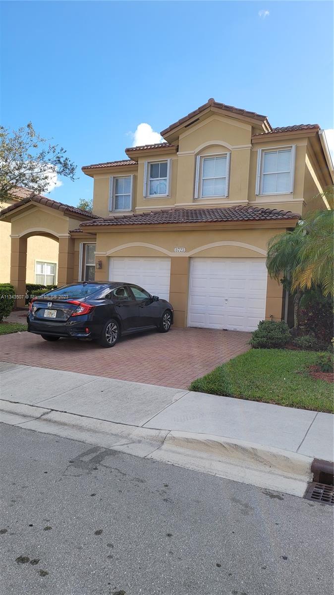 Photo 2 of 8723 109th Ct in Doral - MLS A11343507