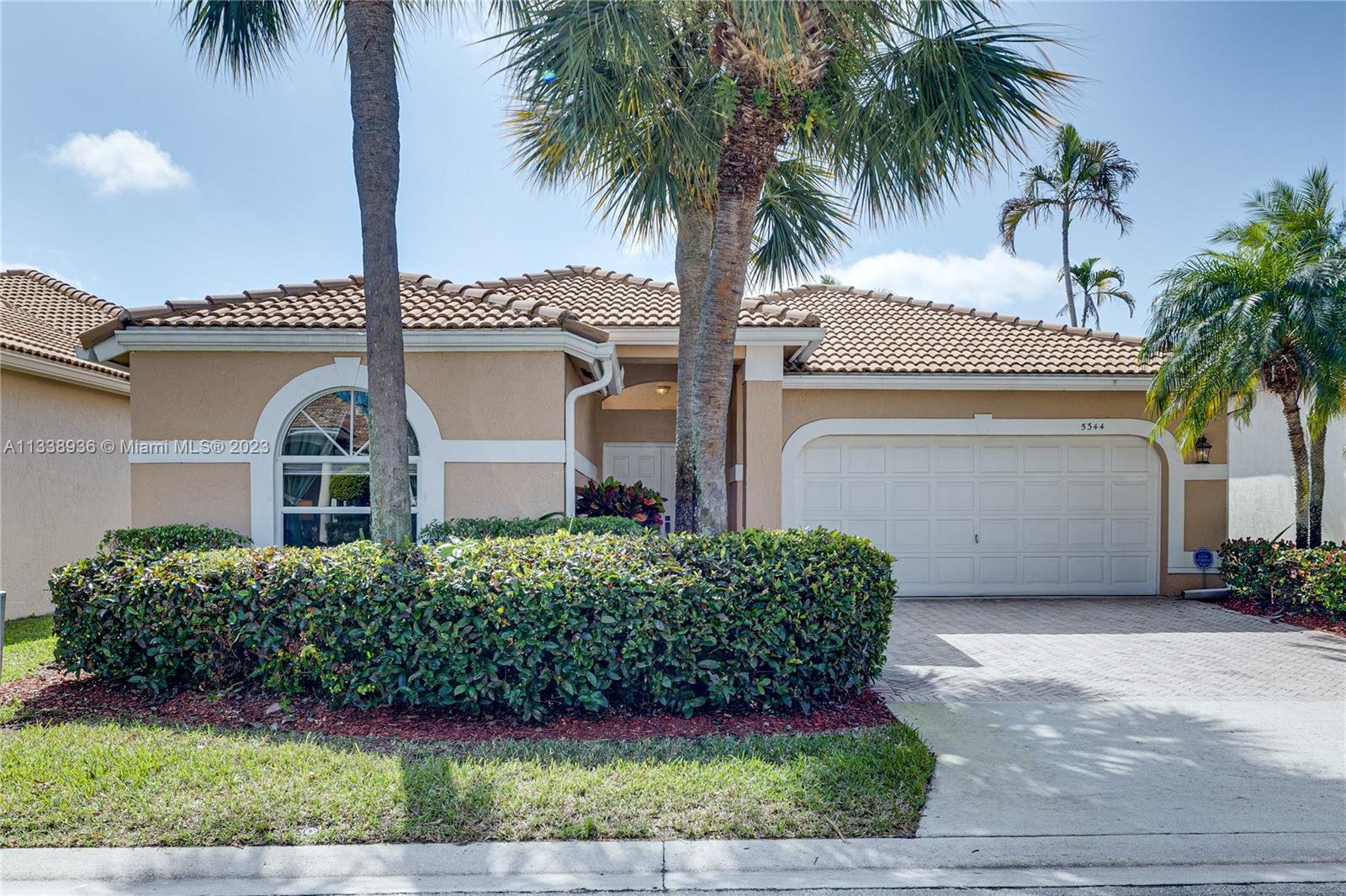 5344 Ventura Dr