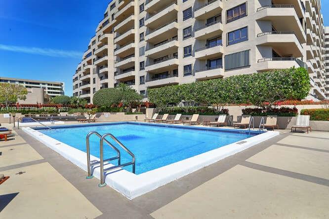 The Oceansound's family pool and jacuzzi for Oceansound resident's exclusive use.