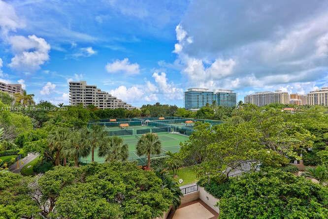 12 Tennis courts available for residents of Key Colony.