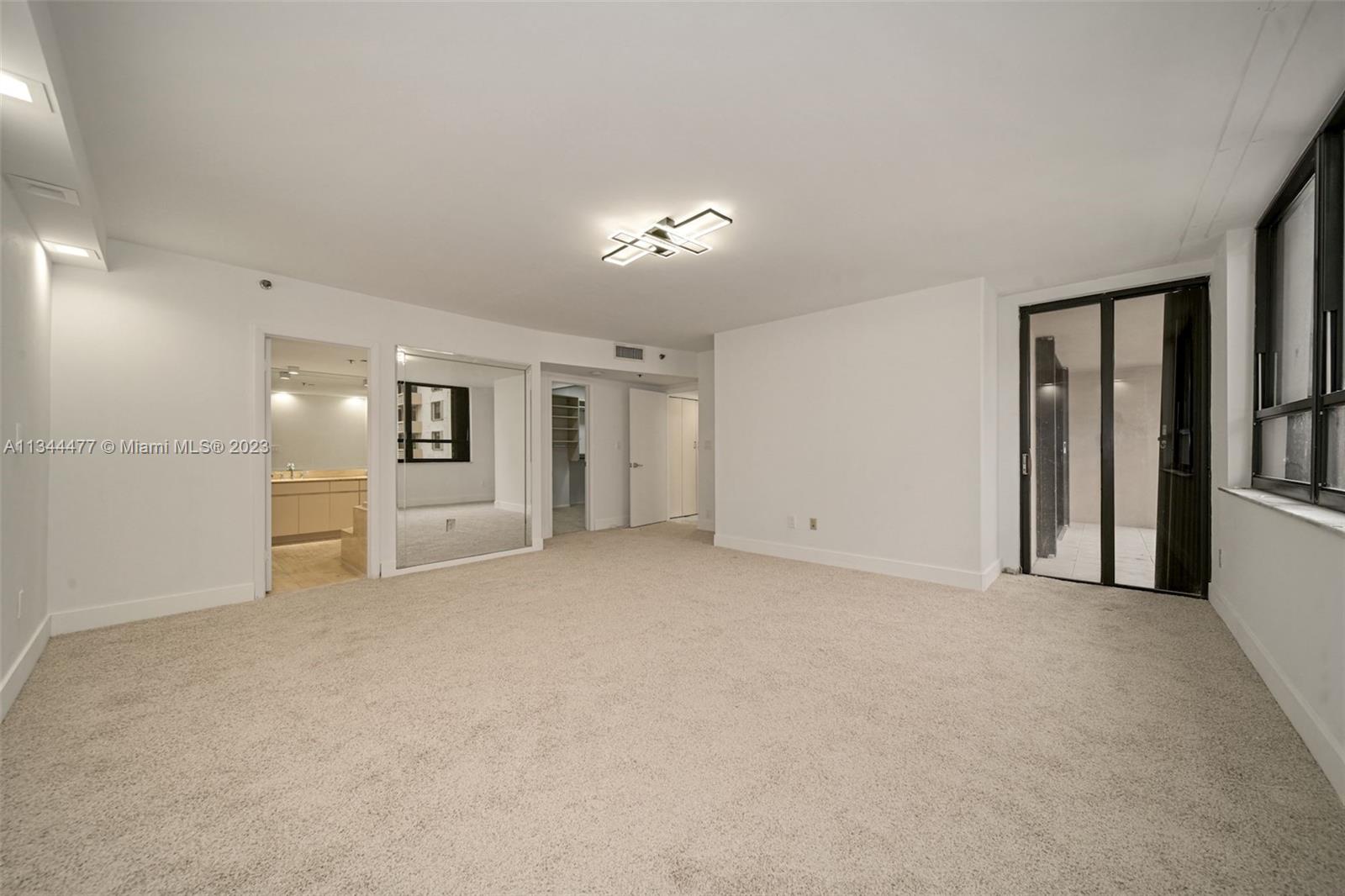 Oversized master bedroom, new carpet