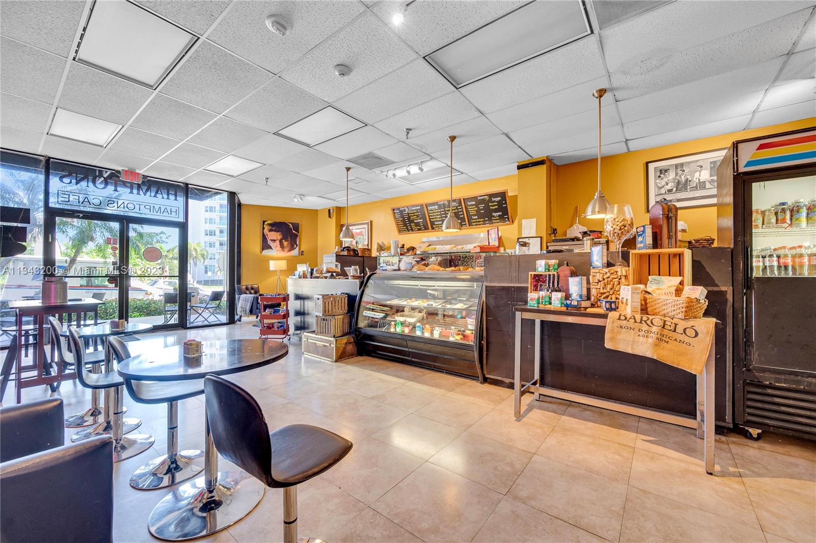 Hamptons Caffee insdie