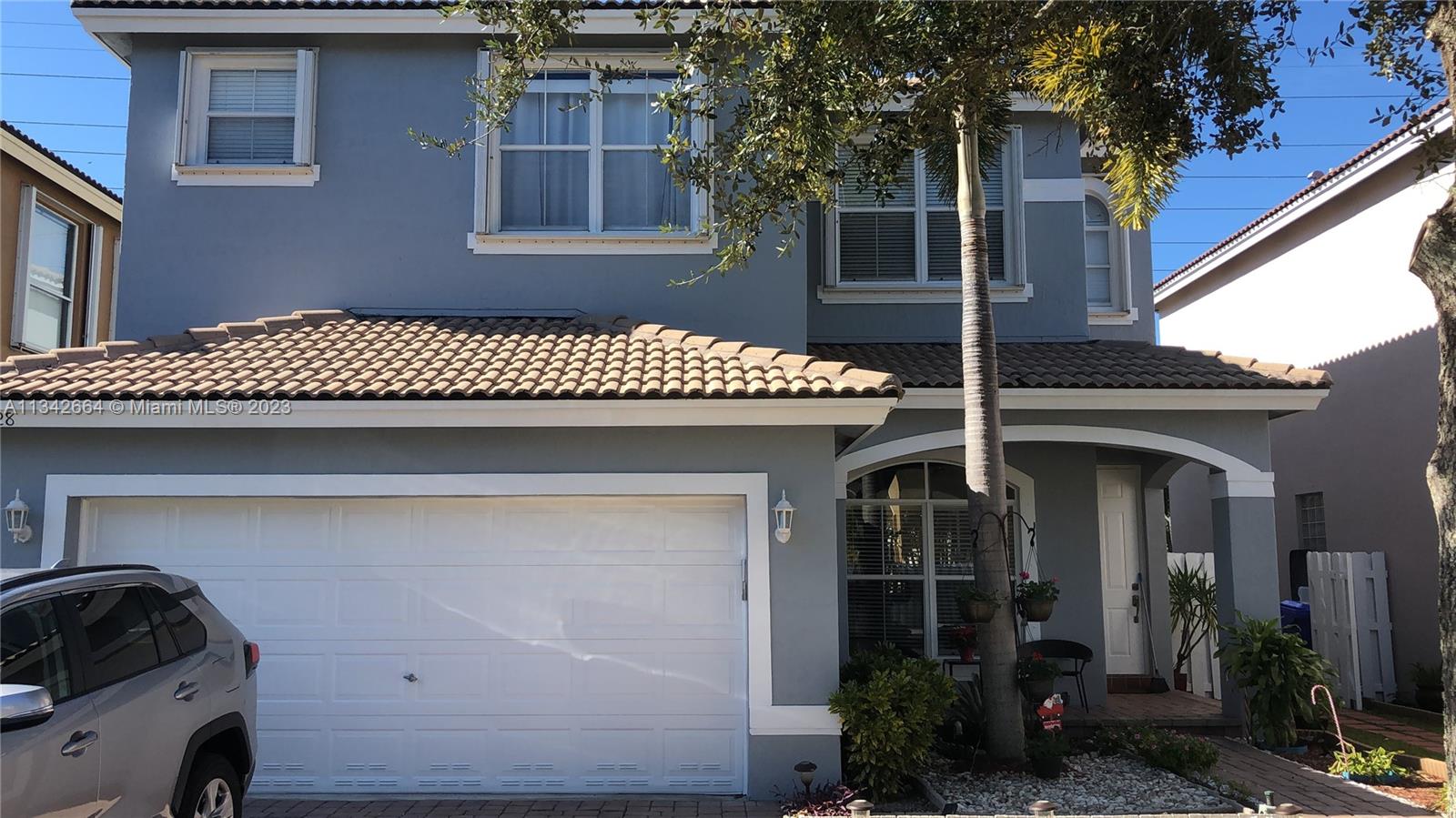 5028 SW 38th Way  For Sale A11342664, FL
