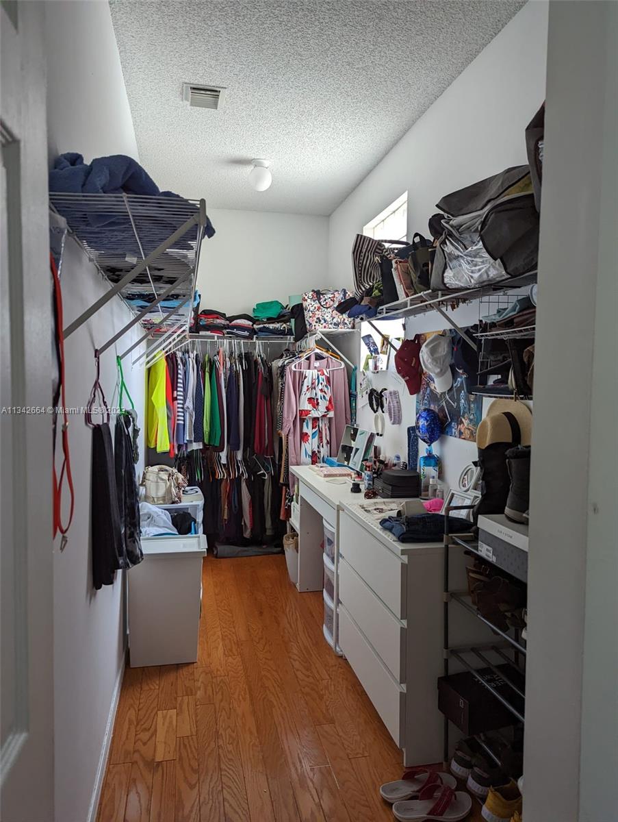 2ND WALKNG CLOSET