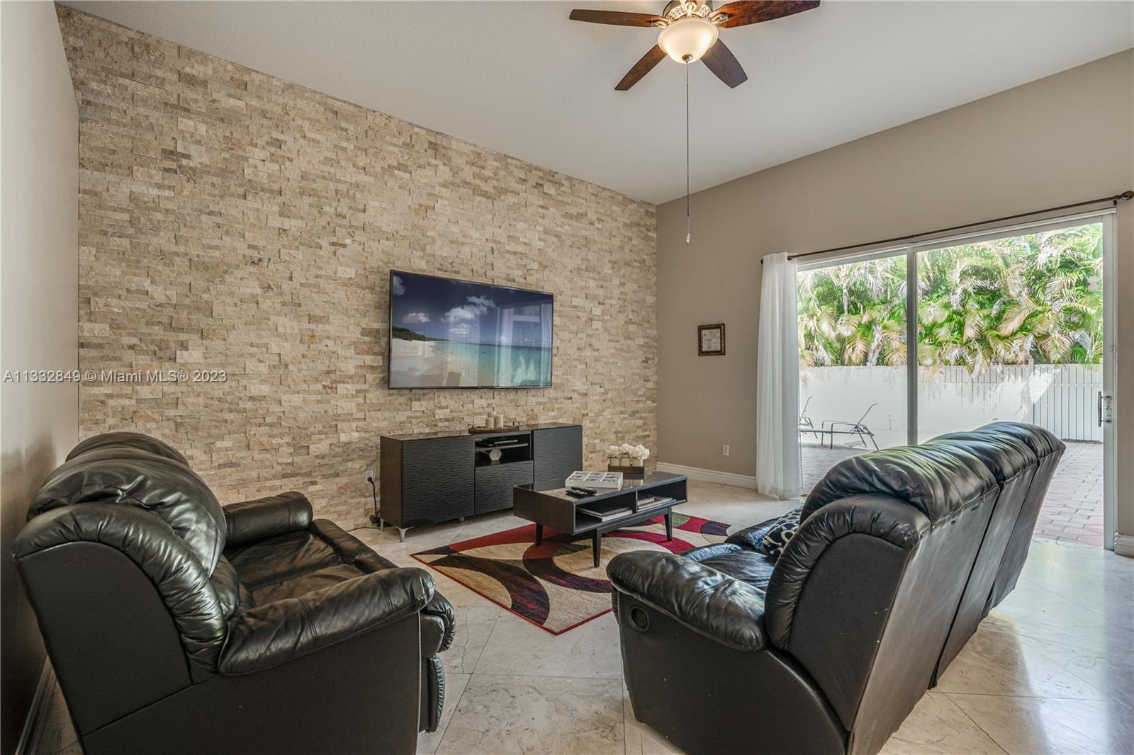 Listing Photo 12