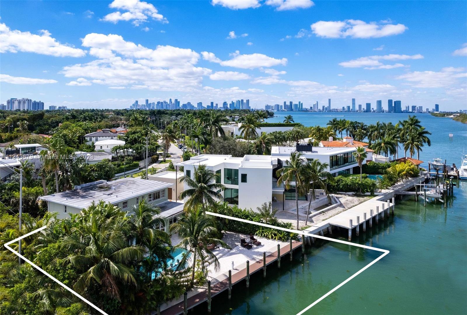 3180 N Bay Rd  For Sale A11343679, FL
