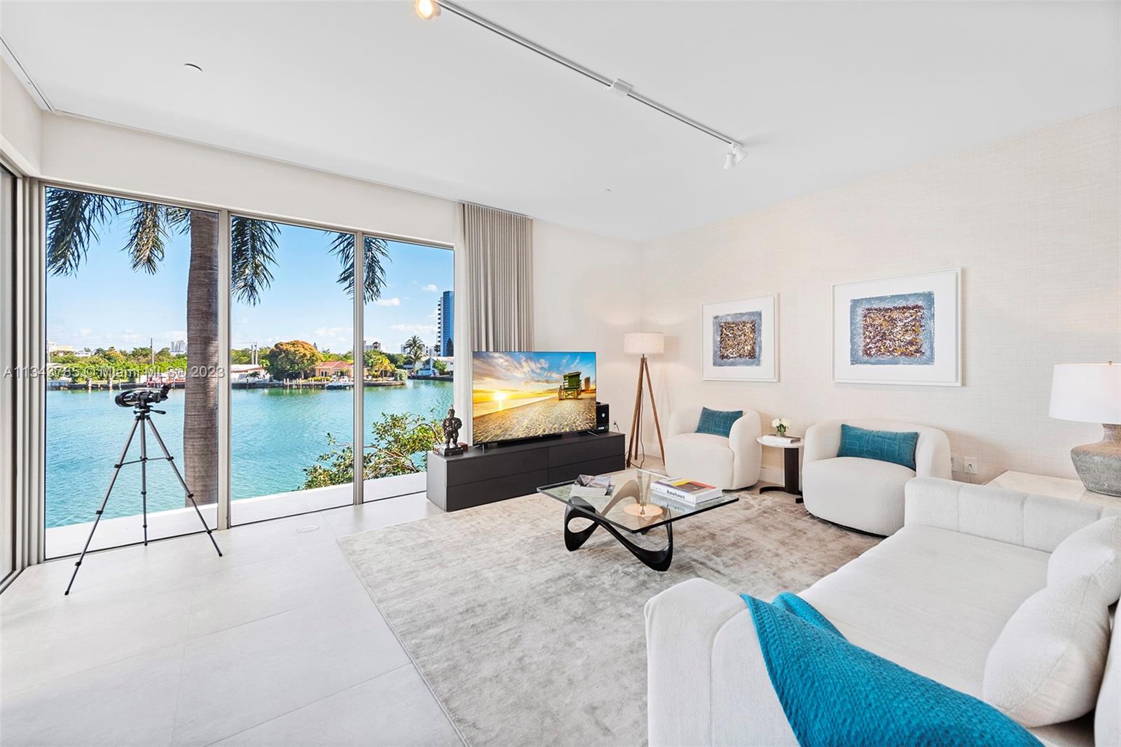 Photo 2 of 171 Shore Dr in Miami Beach - MLS A11343785