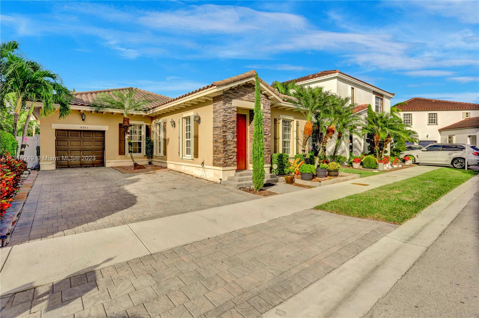 Photo 2 of 16985 90th Ter in Miami - MLS A11345249